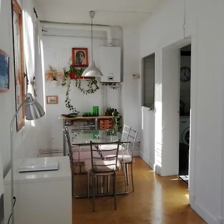 Plaza Maria Cristina Apartment *